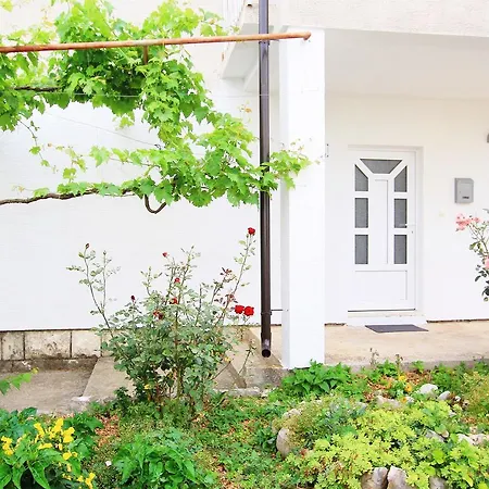 Apartment Anica *