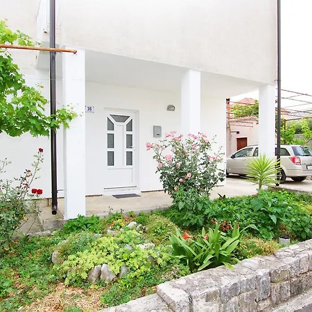 شقة Anica تروغير