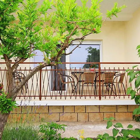 Anica شقة تروغير