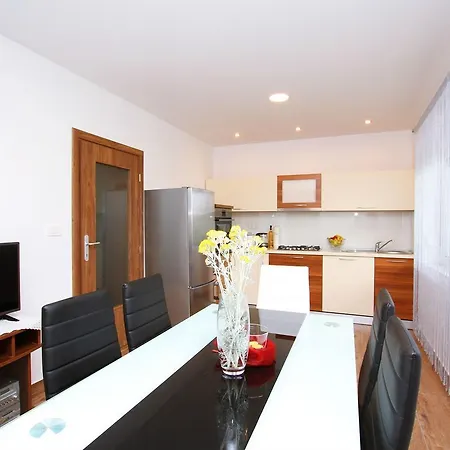 Apartment Anica *