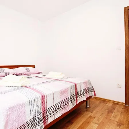 Apartment Anica *